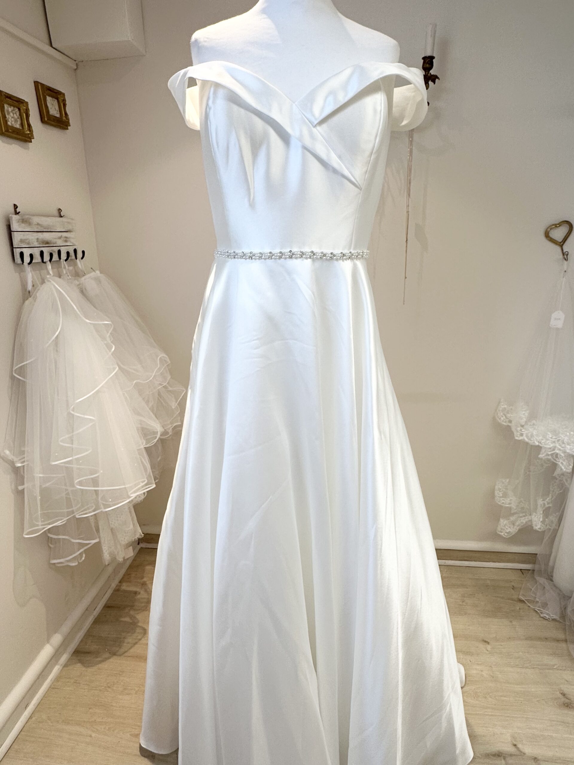 Robe de mariée modèle 'bardot " R616