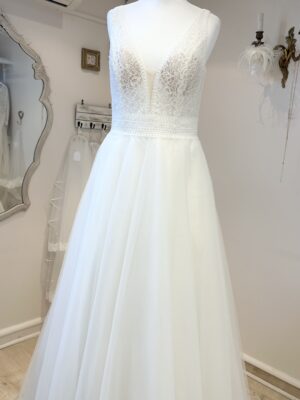 Robe de mariée modèle "P N " R618