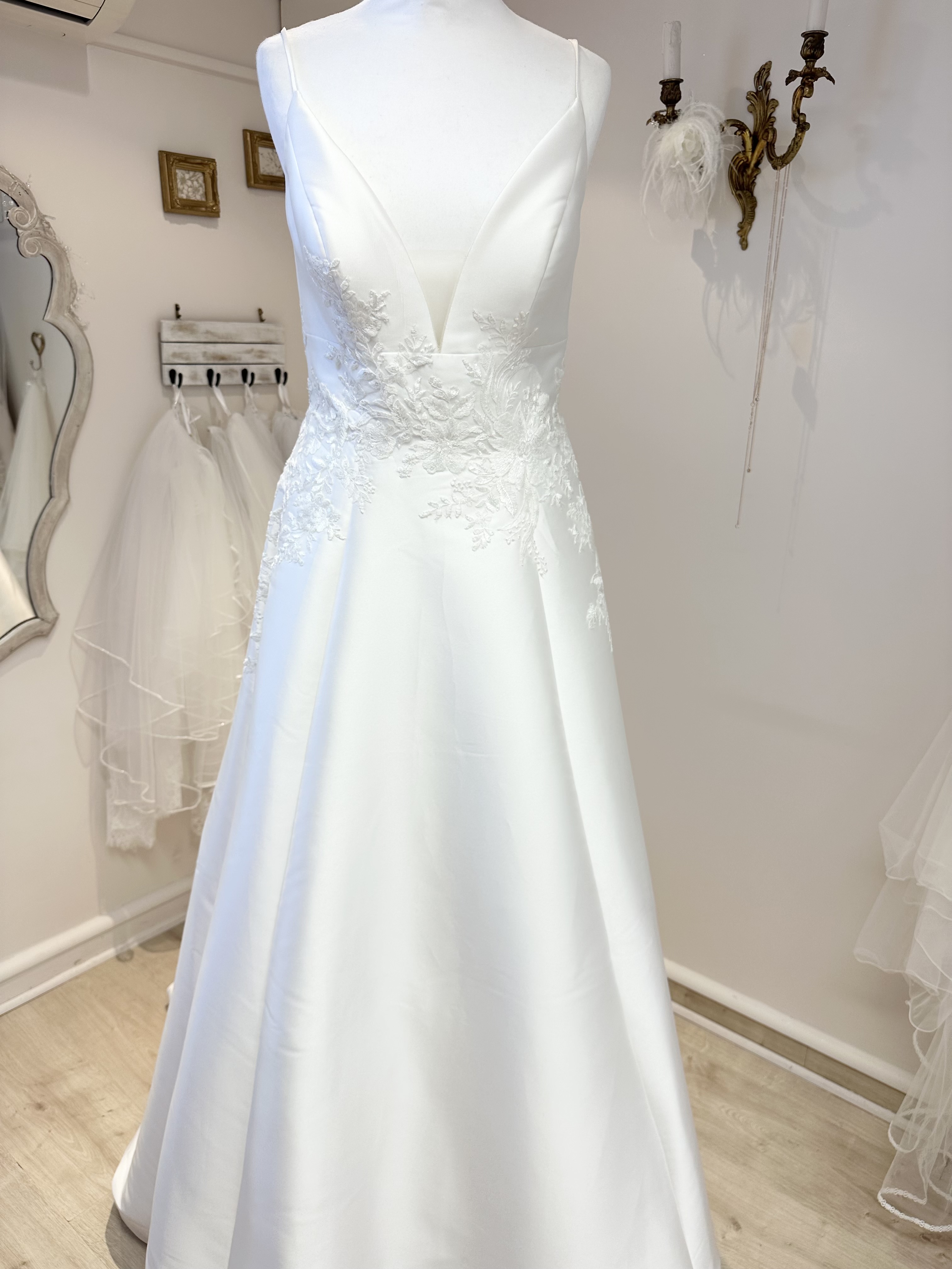 Robe de mariée modèle "Jen"R687